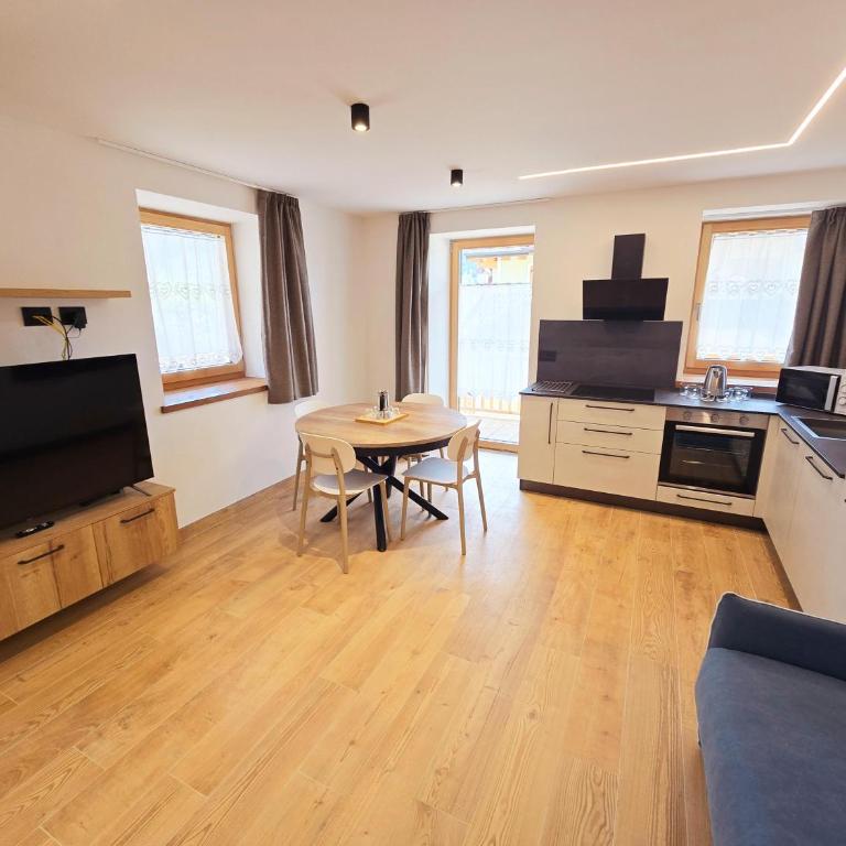 Alpine Lodge Tesero - Alpine Stay Apartments - Two-Bedroom Apartment - 4