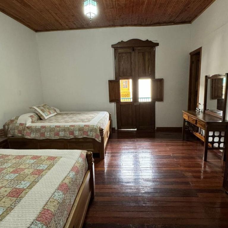 El Balcón de Emma - Family Room with Balcony - 1