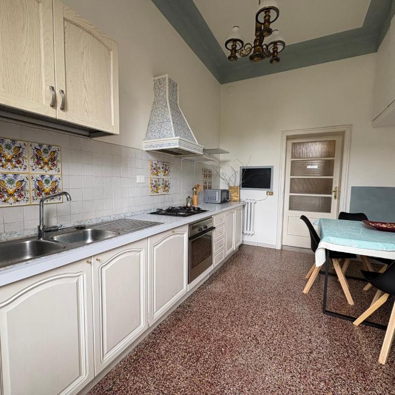 Home Sweet Home 3 - Affittacamere Lucca - Camera Quadrupla con Bagno in Comune - 5
