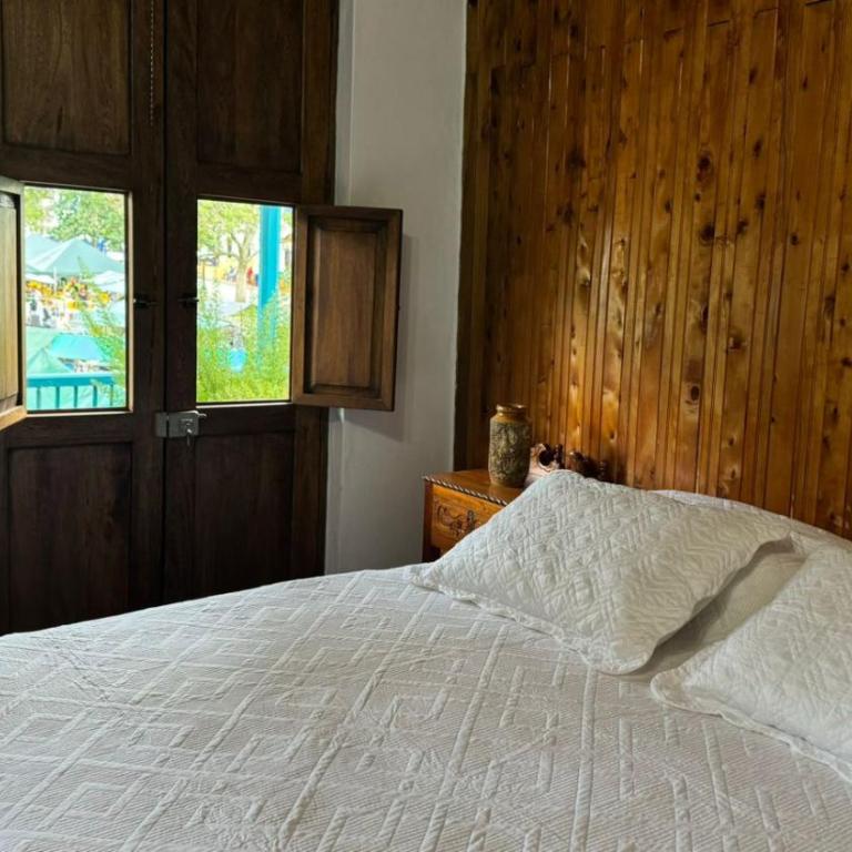 El Balcón de Emma - Family Room with Balcony - 3