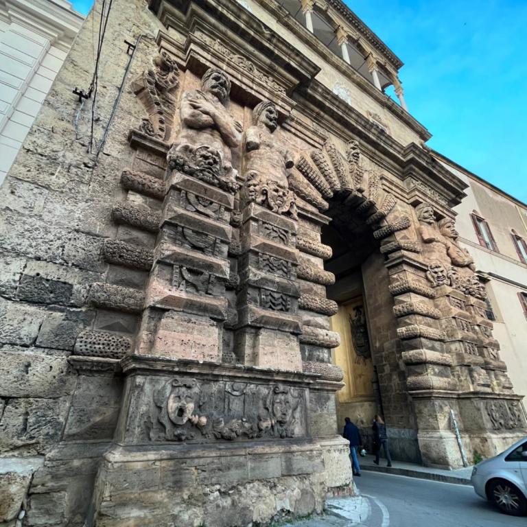 Palazzo dei Duchi D'Amico - Apartment -"TraleVolte" del '700 - Appartamento con 2 Camere da Letto - 35