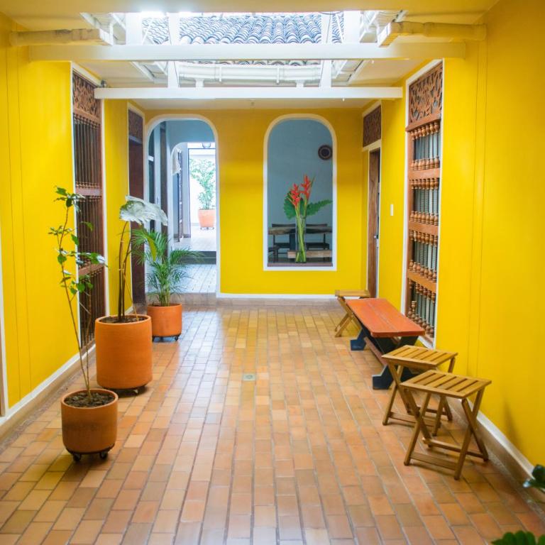 House in San Antonio, Cali - Three-Bedroom House - 6