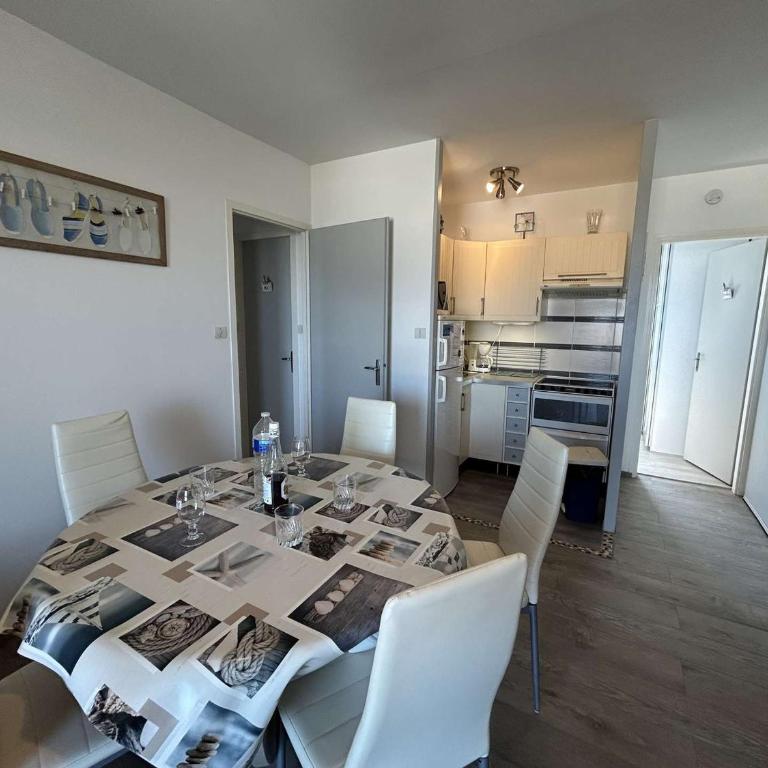Appartement moderne 3 pièces, vue mer, parking privé, 5 couchages - FR-1-224C-348 - Appartement - 8