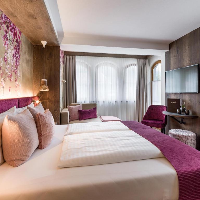 Hotel Jägerhof Mayrhofen - Zimmer mit Kingsize-Bett und Balkon - 4