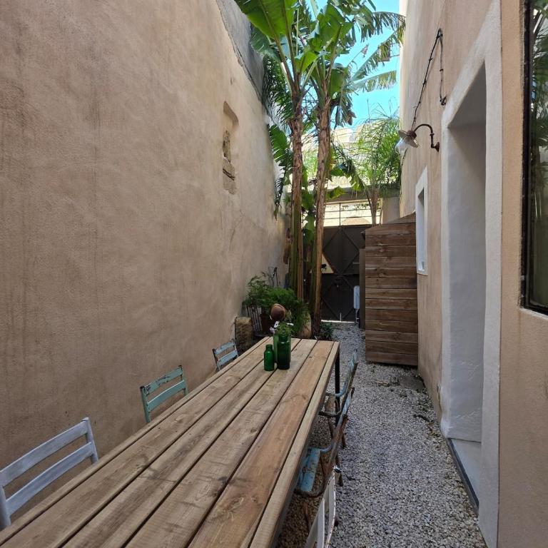 Maison des Remparts Intra-Muros spacieuse Patio avec Bassin Wifi Parking Gratuit - Maison 5 Chambres - 12