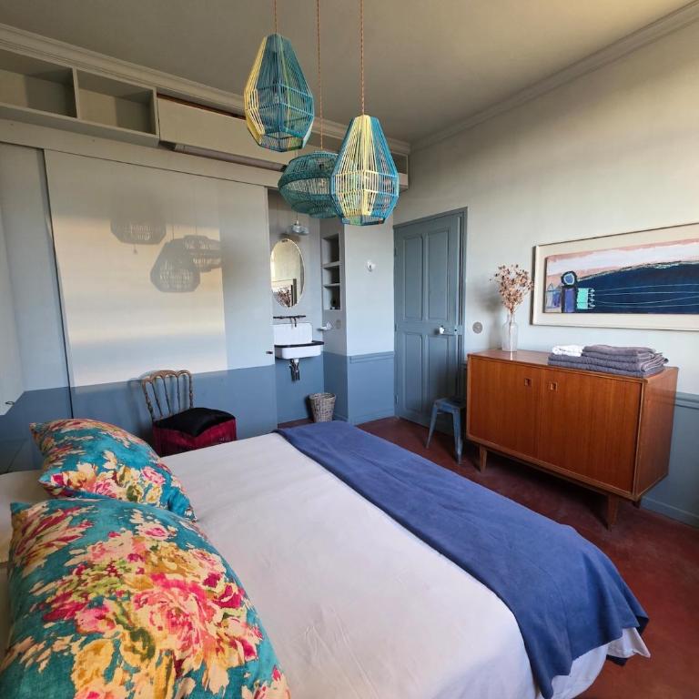 Maison des Remparts Intra-Muros spacieuse Patio avec Bassin Wifi Parking Gratuit - Maison 5 Chambres - 22