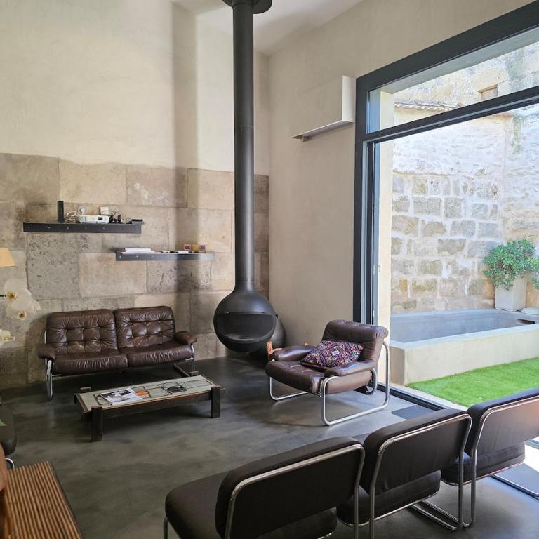 Maison des Remparts Intra-Muros spacieuse Patio avec Bassin Wifi Parking Gratuit - Maison 5 Chambres - 25