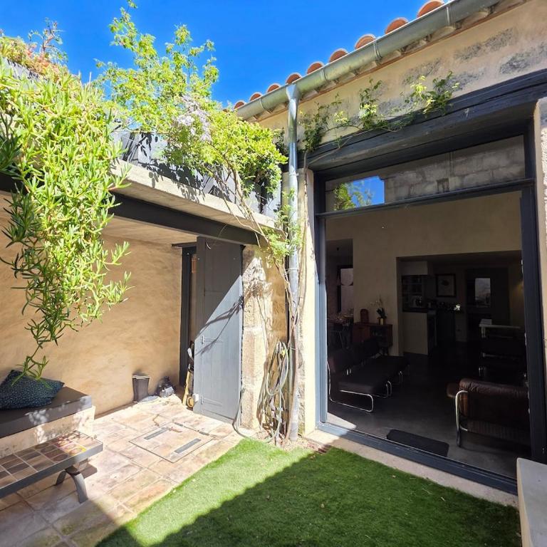 Maison des Remparts Intra-Muros spacieuse Patio avec Bassin Wifi Parking Gratuit - Maison 5 Chambres - 29