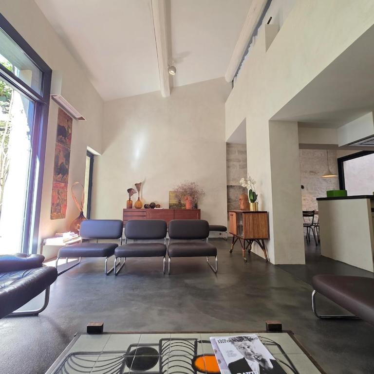 Maison des Remparts Intra-Muros spacieuse Patio avec Bassin Wifi Parking Gratuit - Maison 5 Chambres - 30