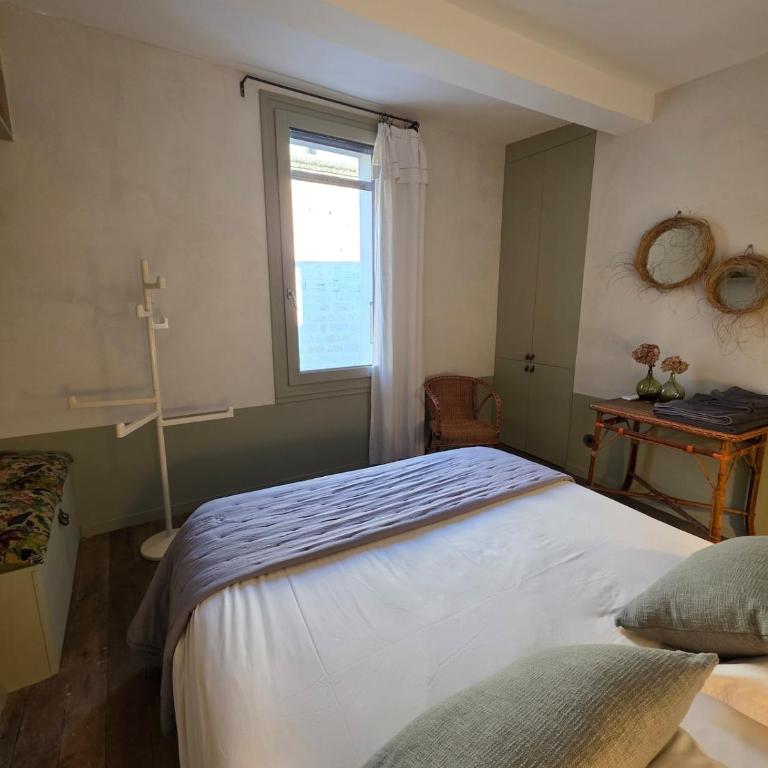Maison des Remparts Intra-Muros spacieuse Patio avec Bassin Wifi Parking Gratuit - Maison 5 Chambres - 34