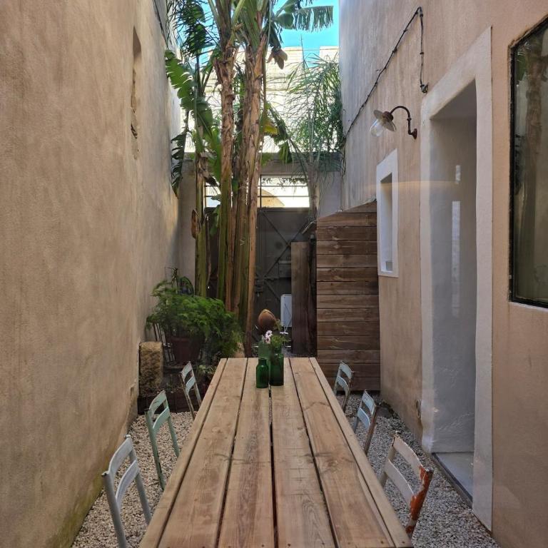 Maison des Remparts Intra-Muros spacieuse Patio avec Bassin Wifi Parking Gratuit - Maison 5 Chambres - 37