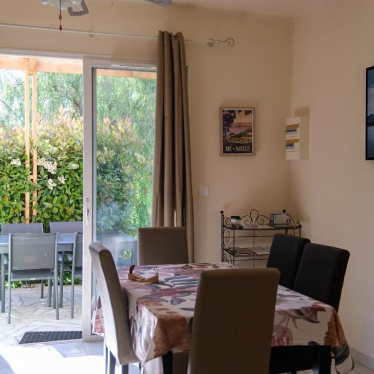 Mas Élunia, Gites et Chambres d'hôtes, entre Mer et Montagne - Appartement - Vue sur Jardin - 8