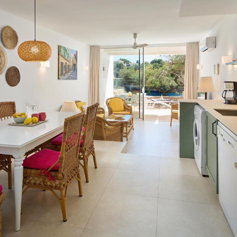 Waterfront Apartment 'Maria'. Pool. WIFI - Apartamento de 3 dormitorios - 4