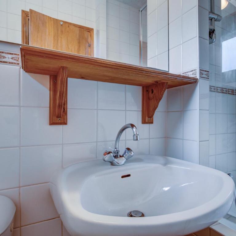 Self Catered Chalet with Indoor Pool - Chambre Familiale avec Salle de Bains Privative - 1