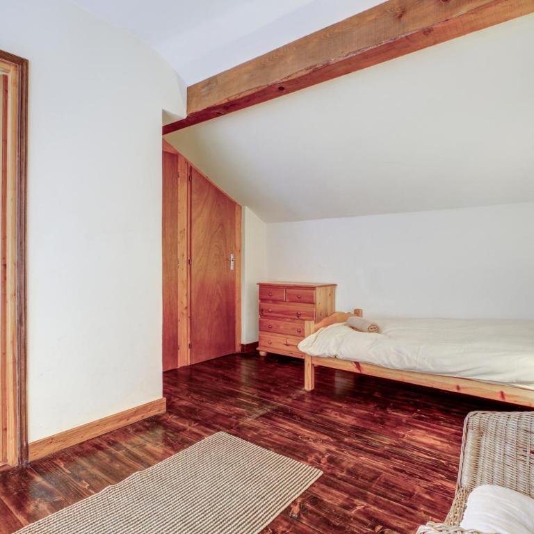Self Catered Chalet with Indoor Pool - Chambre Familiale avec Salle de Bains Privative - 3