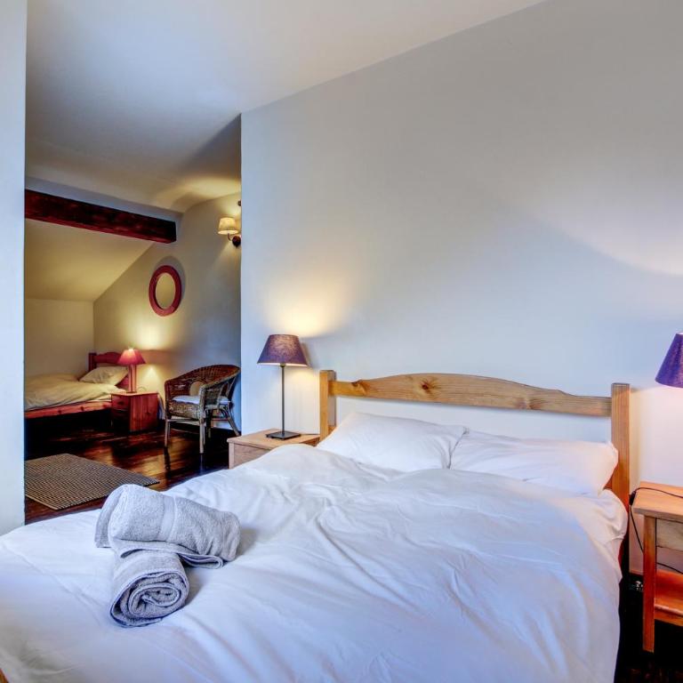 Self Catered Chalet with Indoor Pool - Chambre Familiale avec Salle de Bains Privative - 4