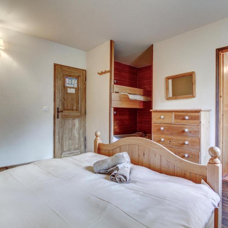 Self Catered Chalet with Indoor Pool - Chambre Familiale avec Salle de Bains Privative - 2