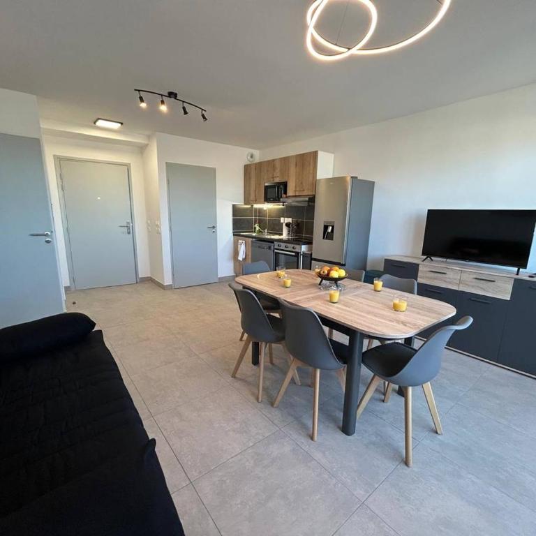 NAÏA BRI - Two-Bedroom Apartment with Balcony - 2