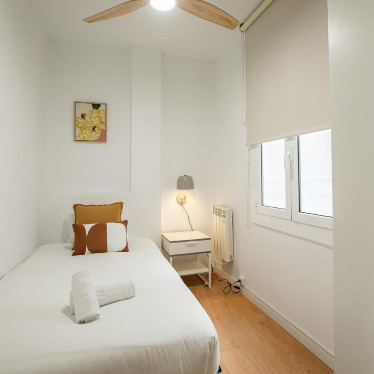 72GRVCC1066- Near Sagrada Familia - Three-Bedroom Apartment - 2
