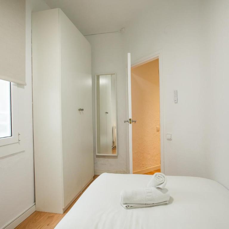 72GRVCC1066- Near Sagrada Familia - Three-Bedroom Apartment - 3