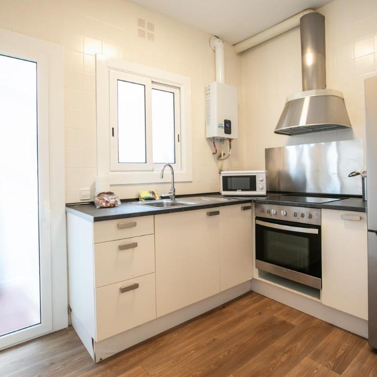 72GRVCC1066- Near Sagrada Familia - Three-Bedroom Apartment - 8