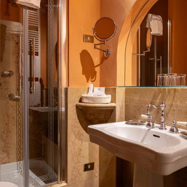 Locanda San Vigilio - Camera Superior Matrimoniale/Doppia con Letti Singoli con Vista Lago - 11
