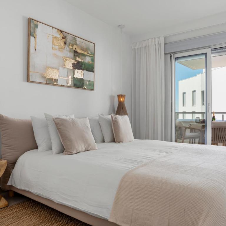 Oceana Breeze Apartment with Pool View - Two-Bedroom Apartment with Terrace and Sea View - 4