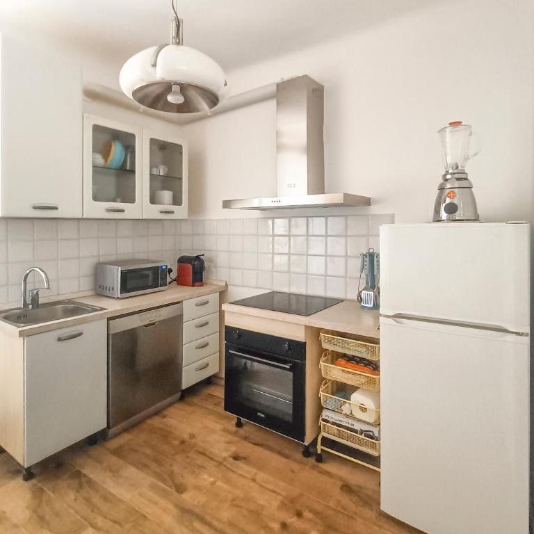 Designer 2 bedroom-AC apartment in the Center of Genoa - Two-Bedroom Family Apartment - 12