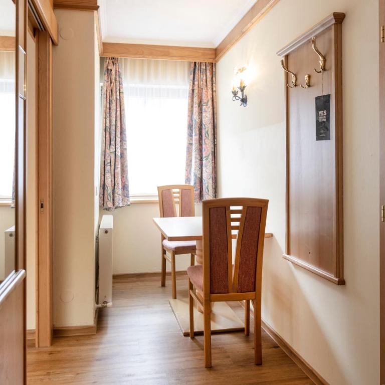 Heart Hotel Nordstern - Doppelzimmer mit Balkon - 4