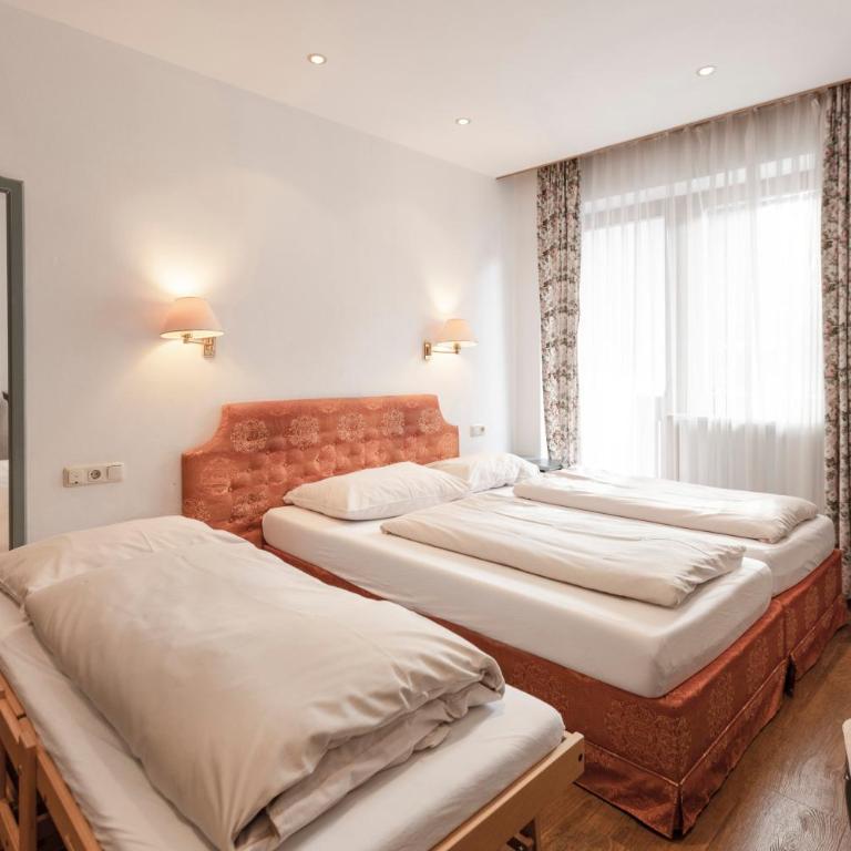 Heart Hotel Nordstern - Doppelzimmer mit Zustellbett - 2