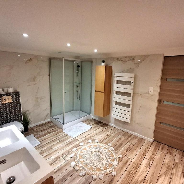 Le 421, Maison d'hôtes Jacuzzi entre amis,famille - Villa - 22