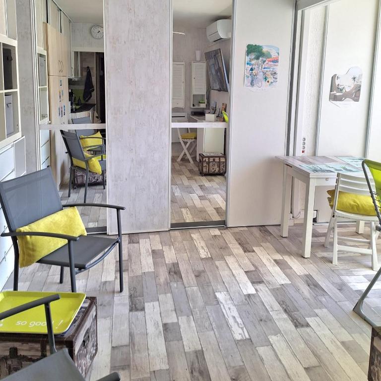 Studio " La Plage " avec parking privé gratuit et CLIM - Studio - 1