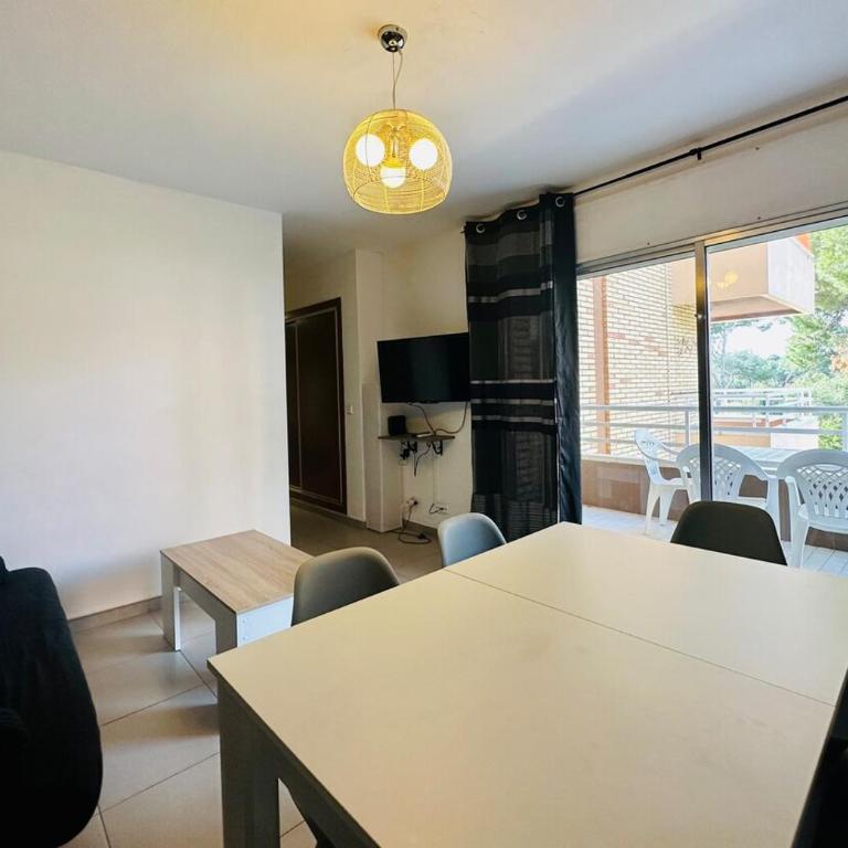 Home Clipper Salou - Two-Bedroom Apartment with Balcony - 8