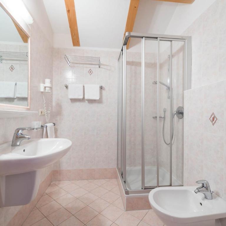 Hotel Kaserhof - Camera Familiare - 1