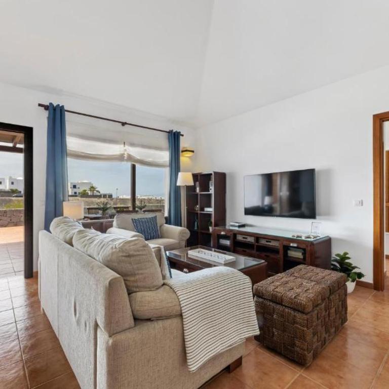 Lanzarote Villa 3 Islands - Pool Heated - Three-Bedroom Villa - 5