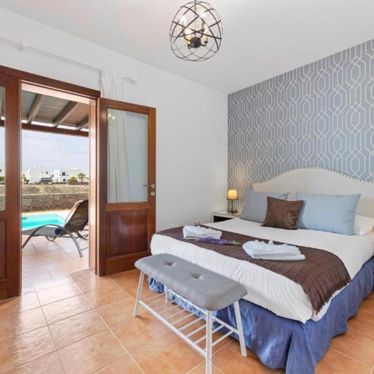 Lanzarote Villa 3 Islands - Pool Heated - Three-Bedroom Villa - 14