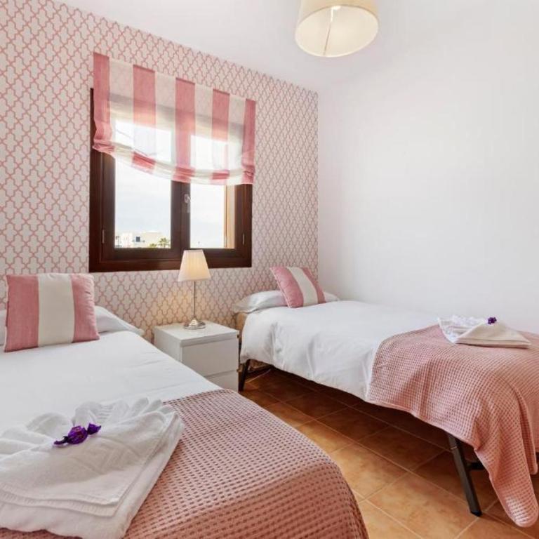 Lanzarote Villa 3 Islands - Pool Heated - Three-Bedroom Villa - 15