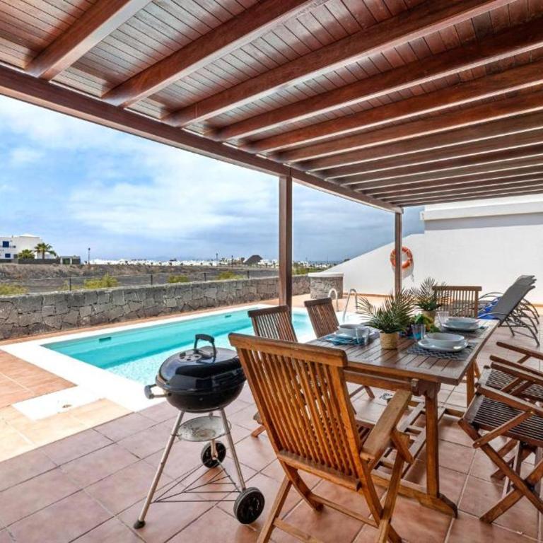 Lanzarote Villa 3 Islands - Pool Heated - Three-Bedroom Villa - 2