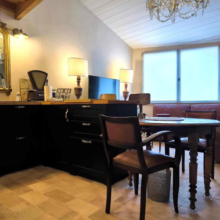 Appartement Superbe 2 personnes Coeur de ville l'Isle sur Sorgue - One-Bedroom Apartment - 16