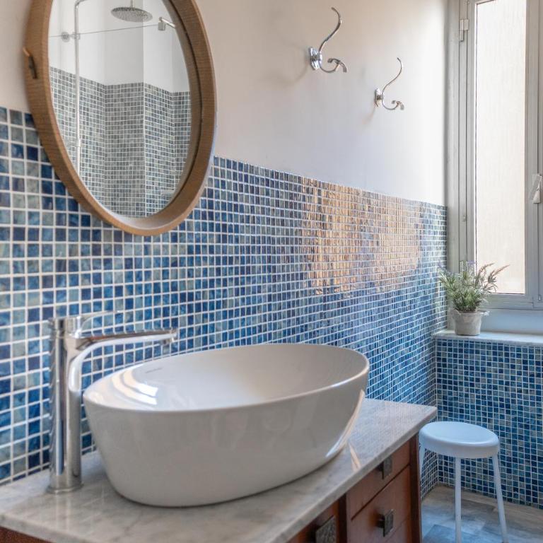 Designer 2 bedroom-AC apartment in the Center of Genoa - Two-Bedroom Family Apartment - 40