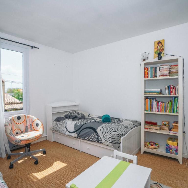 Maison entière à 300m du centre - Three-Bedroom House - 8