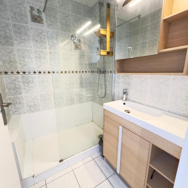 Le Maëva - T2- Front de mer- Clim - Parking - Wifi- SudSéjourConciergerie - Apartamento de 1 dormitorio con vistas al mar - 18