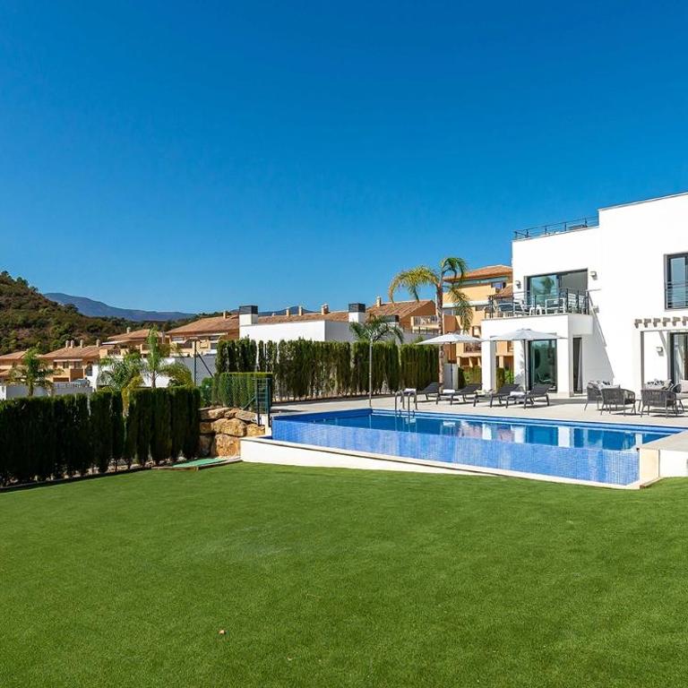 VACATION MARBELLA I Villa De La Resina, Infinity Pool, 24-7 Security, Rooftop Solarium, BBQ, Golf Community, Africa Views - Villa - 4
