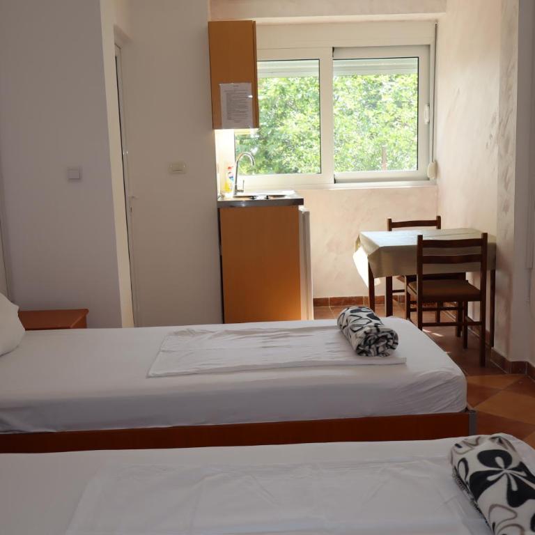 Apartmani MULIC Sutomore - Dvokrevetna Soba sa Zasebnim Krevetima - 2