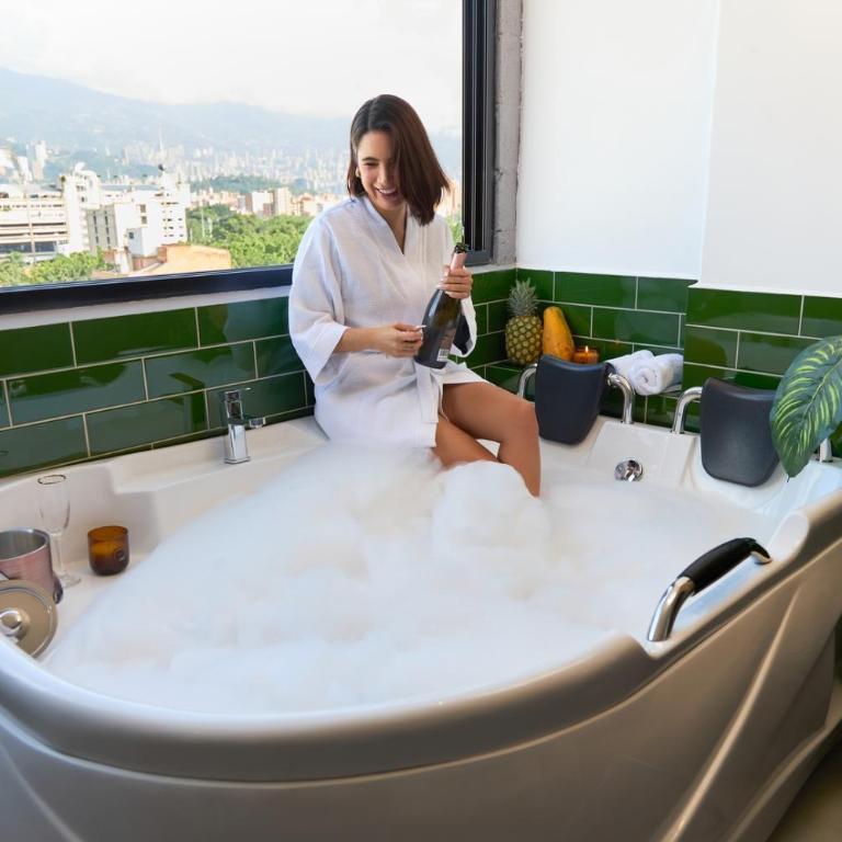 Estadio Jacuzzi Haven Cozy Rosa Negra Suite - Apartamento de 2 dormitorios - 1
