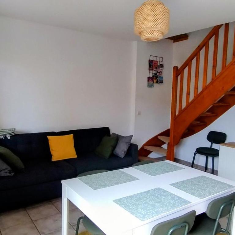 Maison cosy au bord du canal, piscine et parking - Ferienhaus - 24