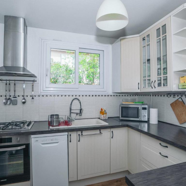 Maison entière à 300m du centre - Three-Bedroom House - 23