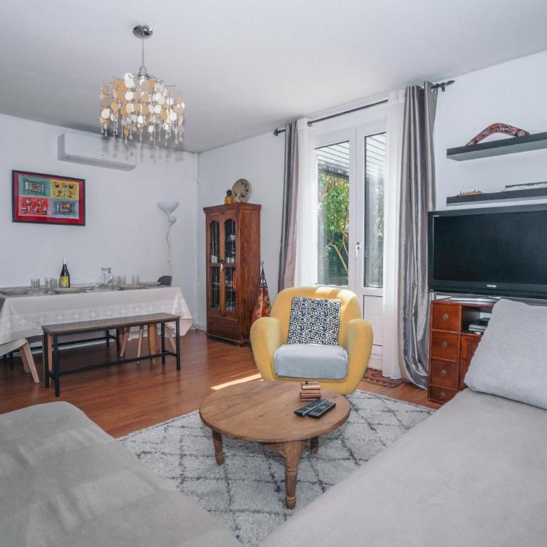 Maison entière à 300m du centre - Three-Bedroom House - 18
