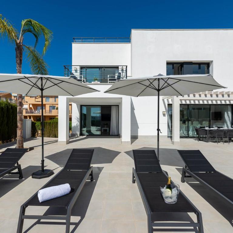 VACATION MARBELLA I Villa De La Resina, Infinity Pool, 24-7 Security, Rooftop Solarium, BBQ, Golf Community, Africa Views - Villa - 40