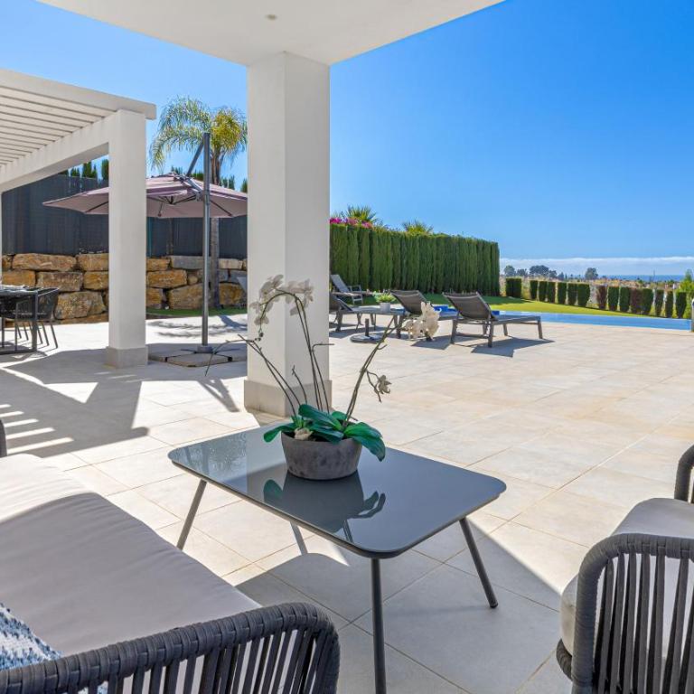 VACATION MARBELLA I Villa De La Resina, Infinity Pool, 24-7 Security, Rooftop Solarium, BBQ, Golf Community, Africa Views - Villa - 34